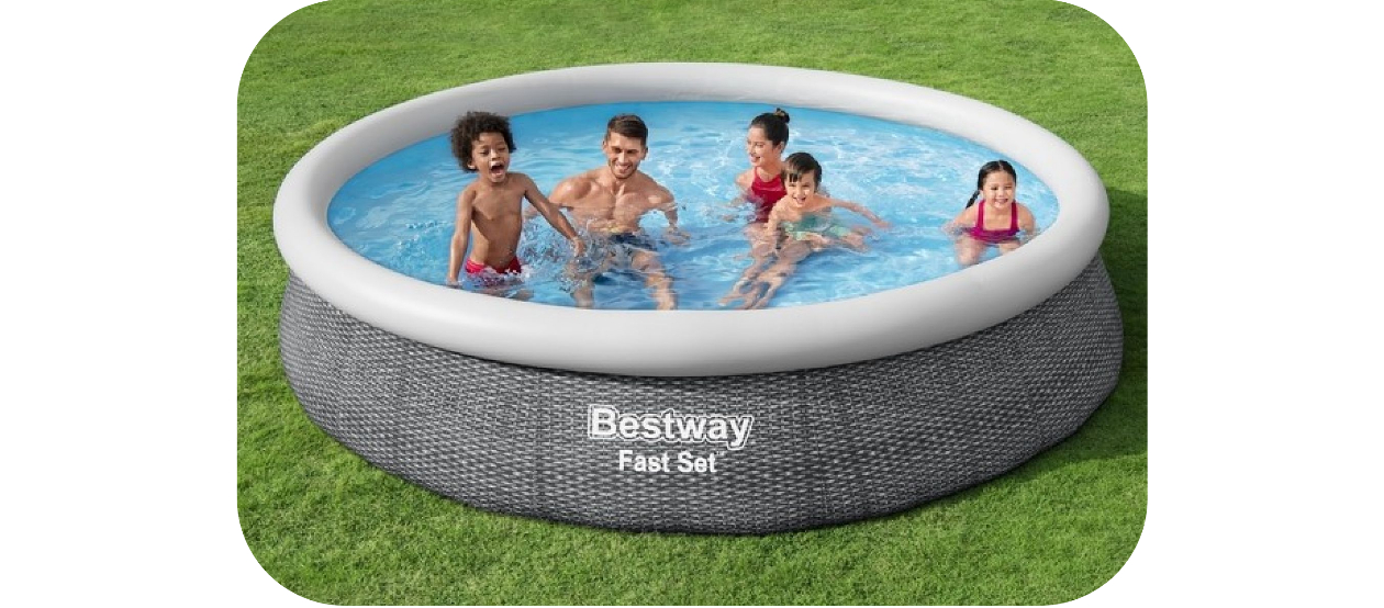 Rodzina bawi się w basenie Bestway 57443